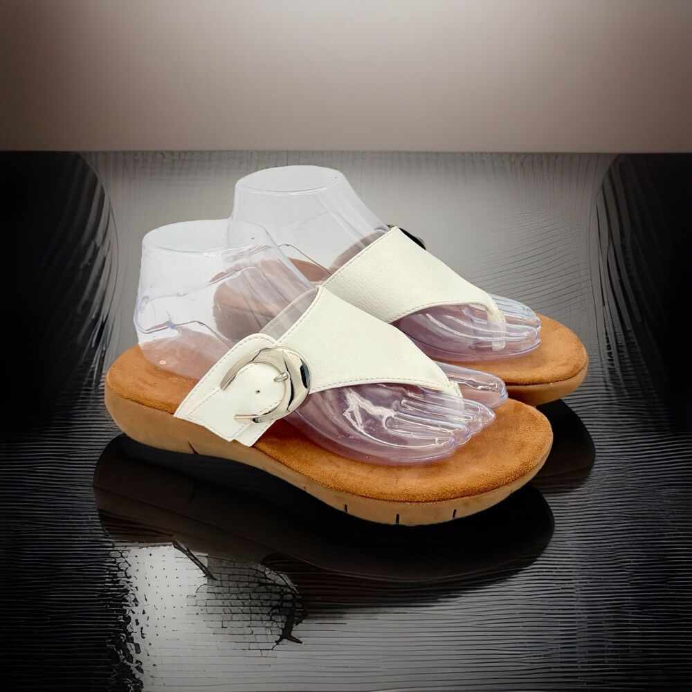 A2 by Aerosoles Wipline White Thong Silver Crescent Buckle Wedge Cushion size 8M